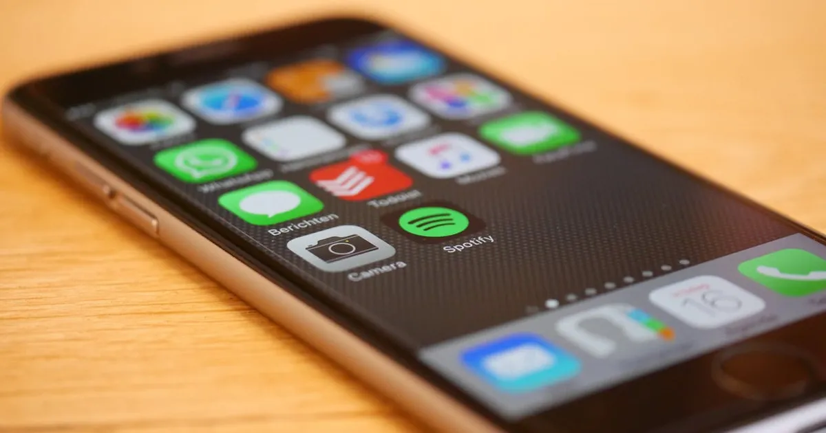 Tampilan APK Luxury138 Android dengan lobby game dan menu navigasi